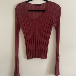 Long sleeved ribbed shirt
